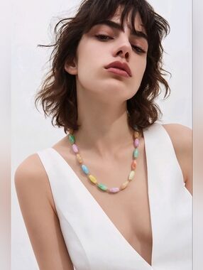 𝟲𝟬'𝘀 𝗙𝗿𝗲𝗻𝗰𝗵 𝗣𝗮𝘀𝘁𝗲𝗹 𝗟𝘂𝗰𝗶𝘁𝗲 𝗕𝗲𝗮𝗱𝗲𝗱 𝗡𝗲𝗰𝗸𝗹𝗮𝗰𝗲